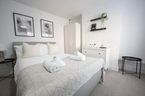 Stylish 1-Bedroom in Central Canterbury - Sleeps 4